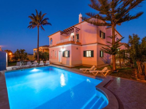 Stunning 4-Bed Villa in Albufeira